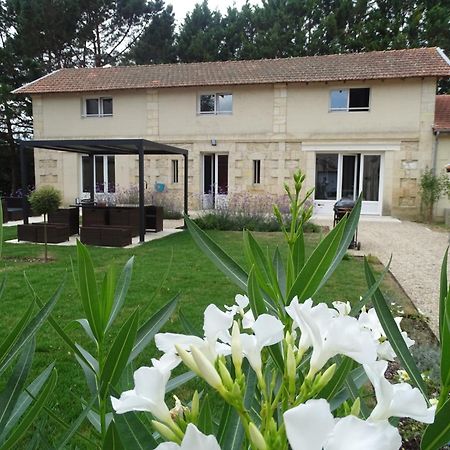 Villa Entiere Du Chateau Lacroix De Civrac 3 Ch, 3 Sdb, Piscine Xxl,Sauna, 4 Etoiles,7 Pers מראה חיצוני תמונה