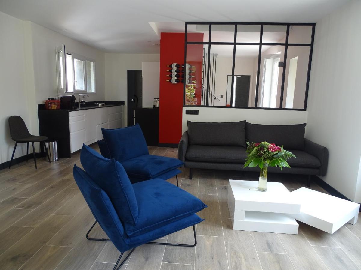Villa Entiere Du Chateau Lacroix De Civrac 3 Ch, 3 Sdb, Piscine Xxl,Sauna, 4 Etoiles,7 Pers מראה חיצוני תמונה