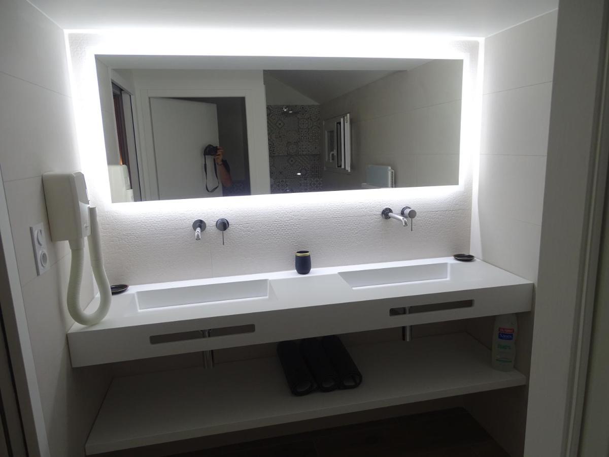Villa Entiere Du Chateau Lacroix De Civrac 3 Ch, 3 Sdb, Piscine Xxl,Sauna, 4 Etoiles,7 Pers מראה חיצוני תמונה