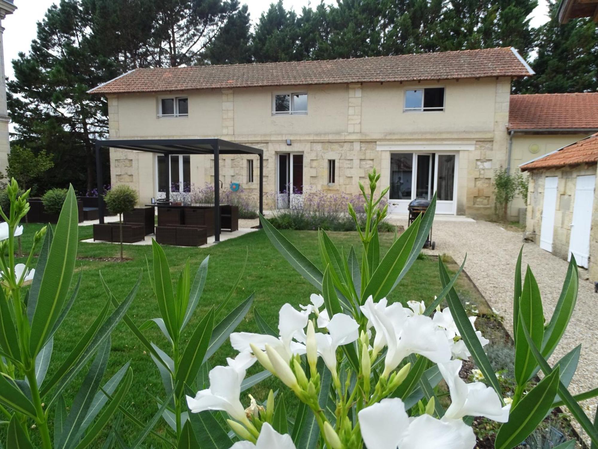 Villa Entiere Du Chateau Lacroix De Civrac 3 Ch, 3 Sdb, Piscine Xxl,Sauna, 4 Etoiles,7 Pers מראה חיצוני תמונה